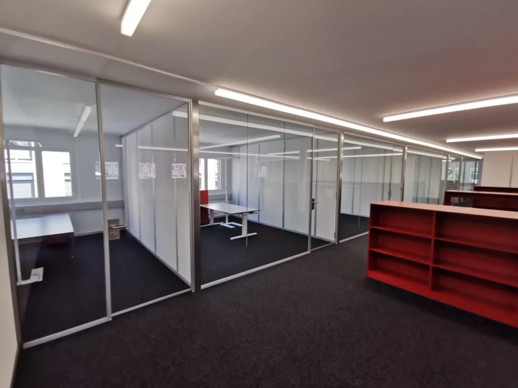 Cloisons vitrées sur mesure pour bureaux professionnels