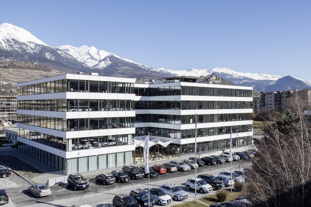 Intervention vitrée sur façade professionnelle