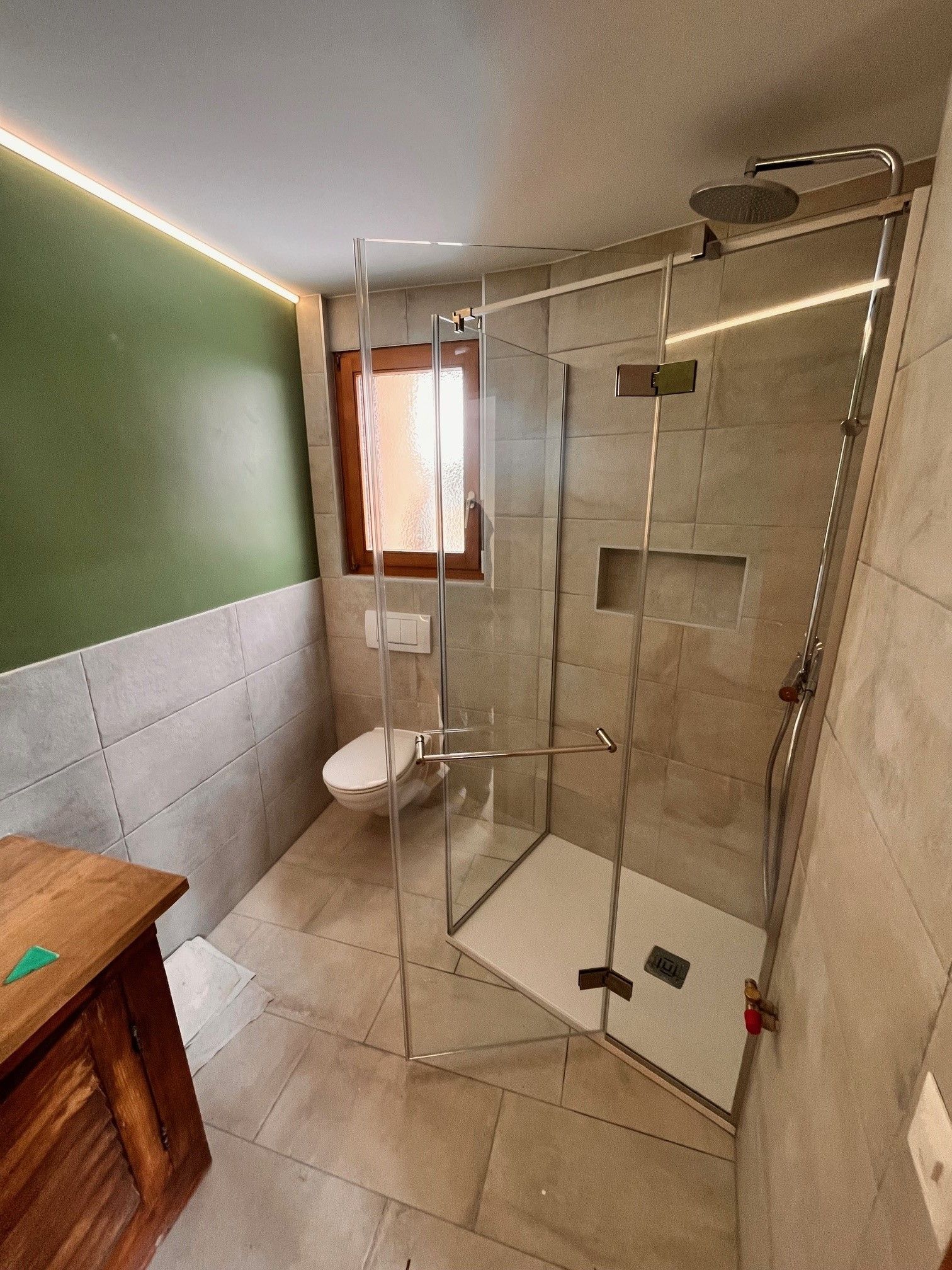 Rénovation de salle de bain : une douche en verre à Muraz